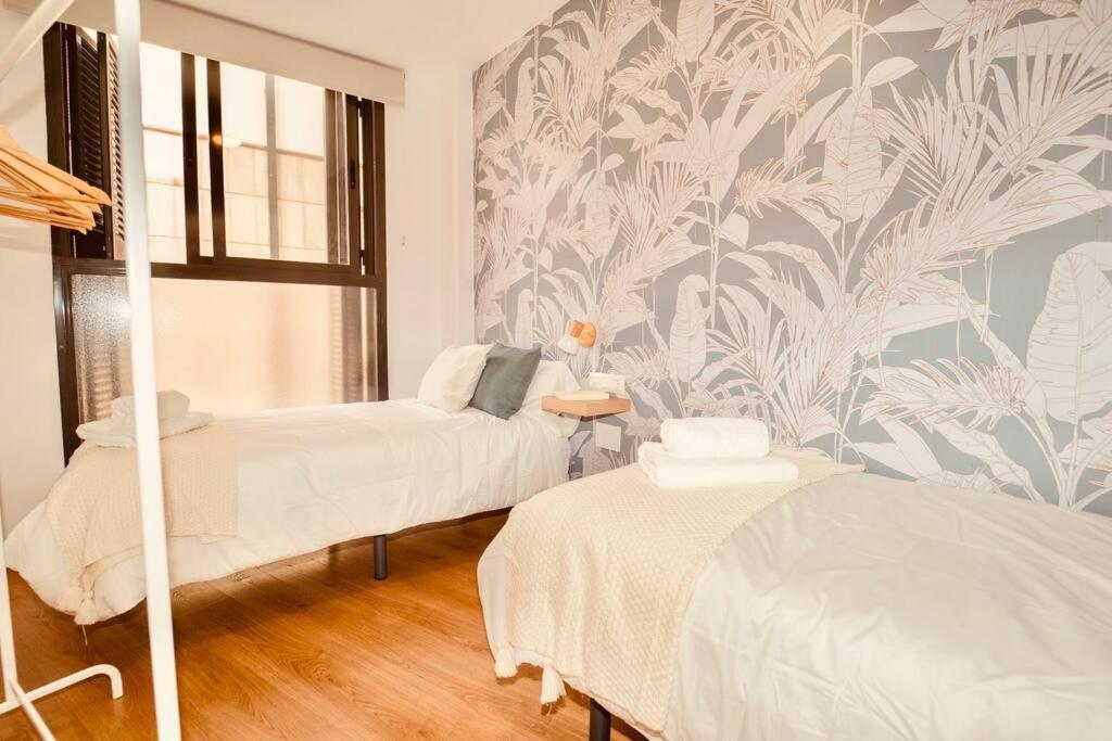 Postigo Catedral Con Parking Opcional Apartment Granada Luaran gambar